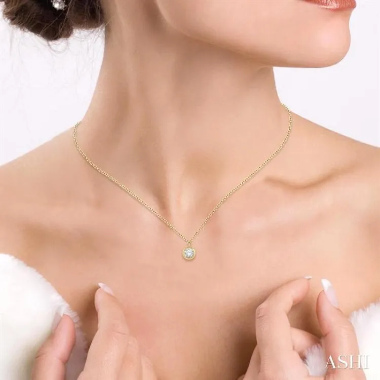 1/5 ctw Round Cut Diamond Pendant With Chain in 14K Yellow Gold