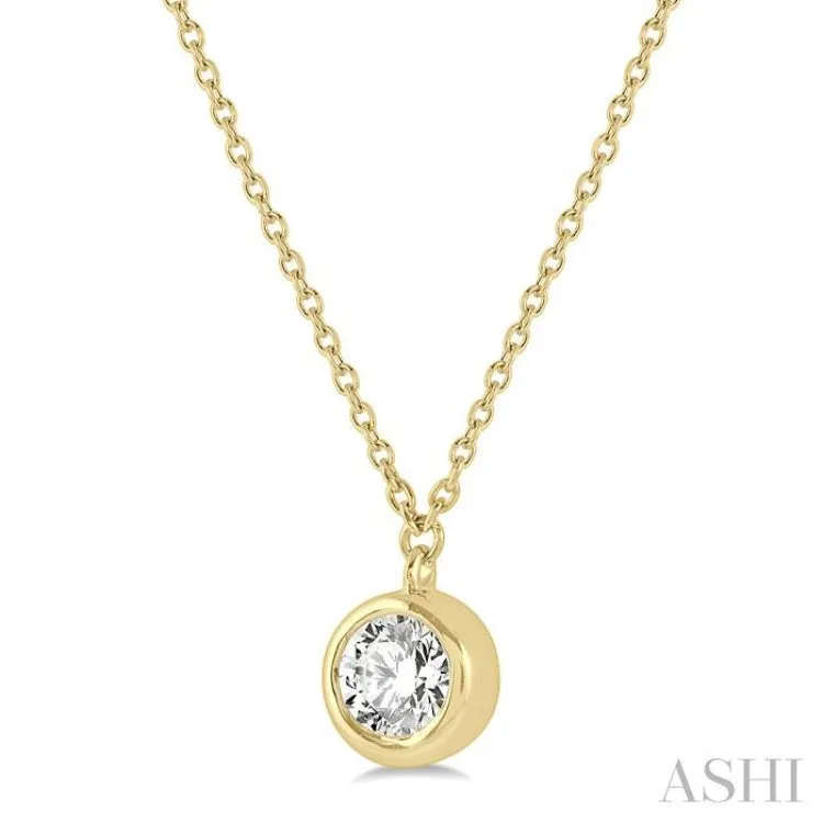 1/5 ctw Round Cut Diamond Pendant With Chain in 14K Yellow Gold
