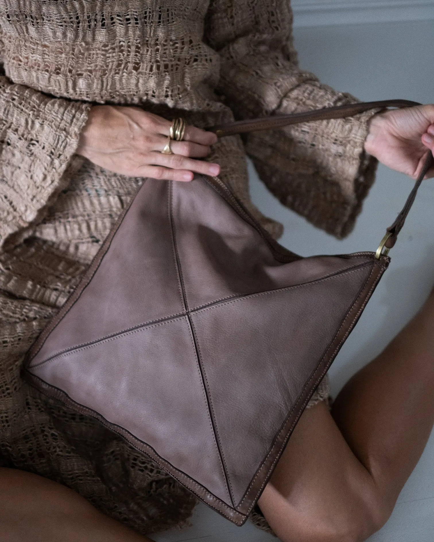 ADA - FLAT SHOULDER BAG