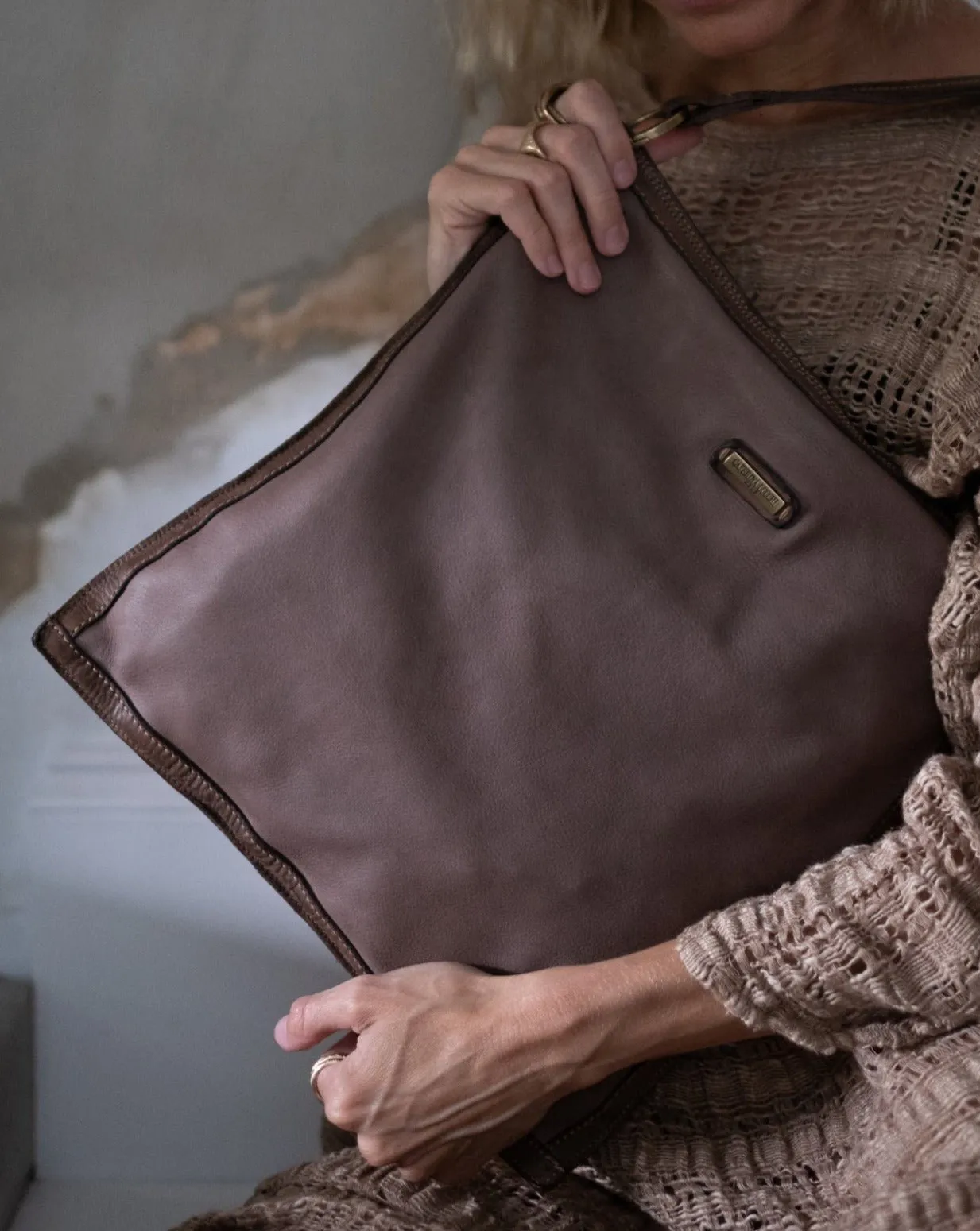 ADA - FLAT SHOULDER BAG