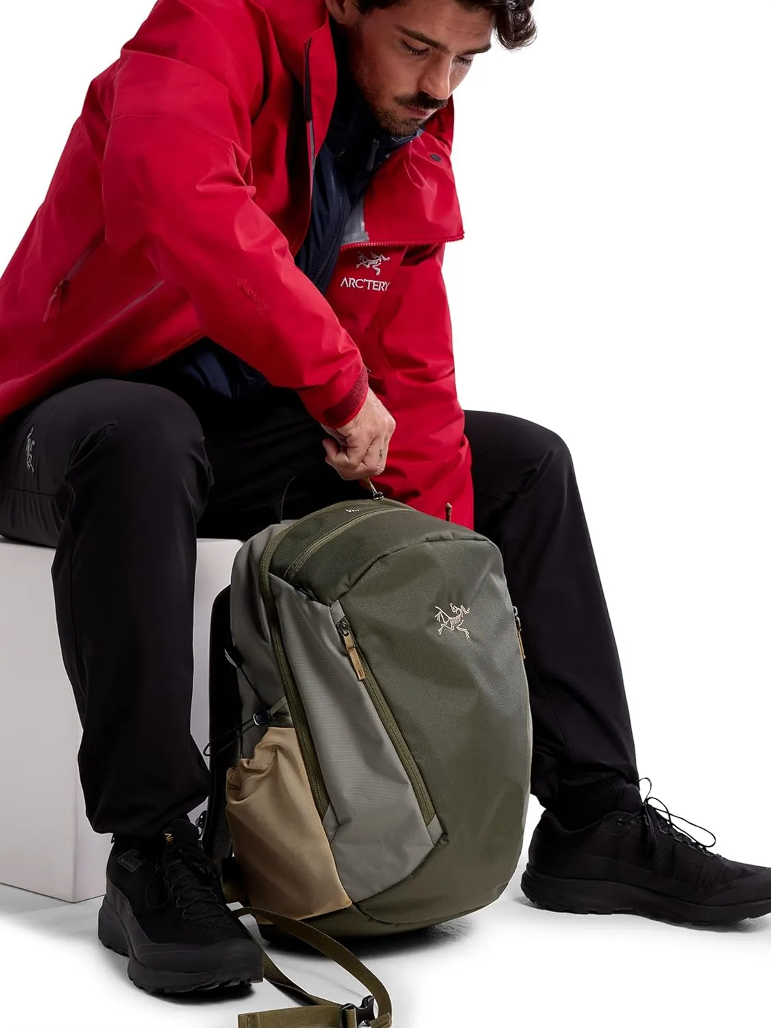 Arc'teryx Mantis 26 Backpack | Highly Versatile 26L Daypack | Tatsu/Forage, One Size