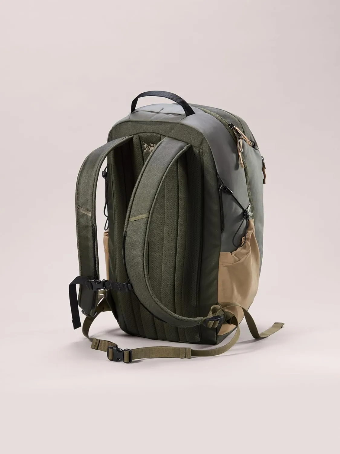 Arc'teryx Mantis 26 Backpack | Highly Versatile 26L Daypack | Tatsu/Forage, One Size