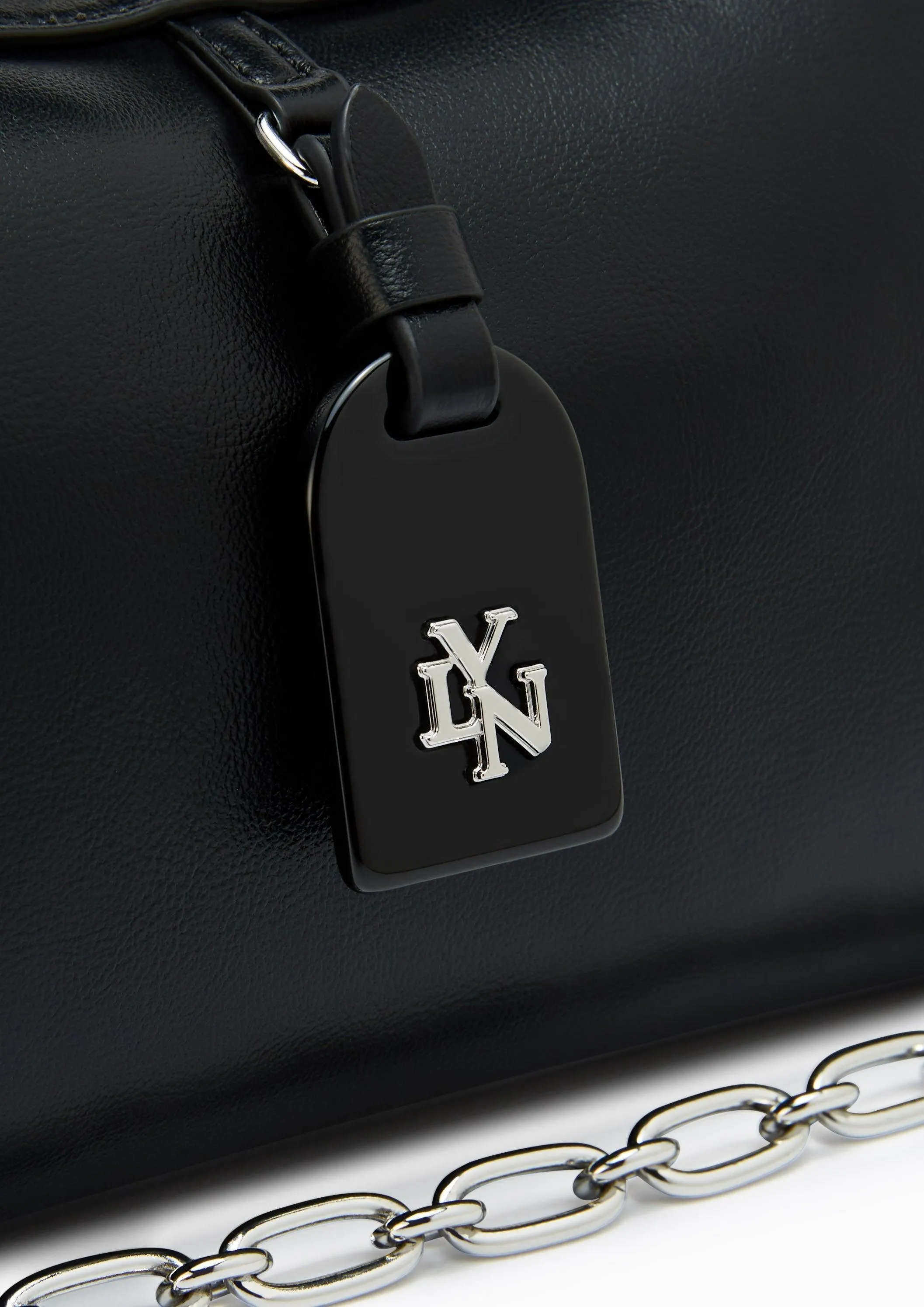 Astor M Shoulder Bag - Black