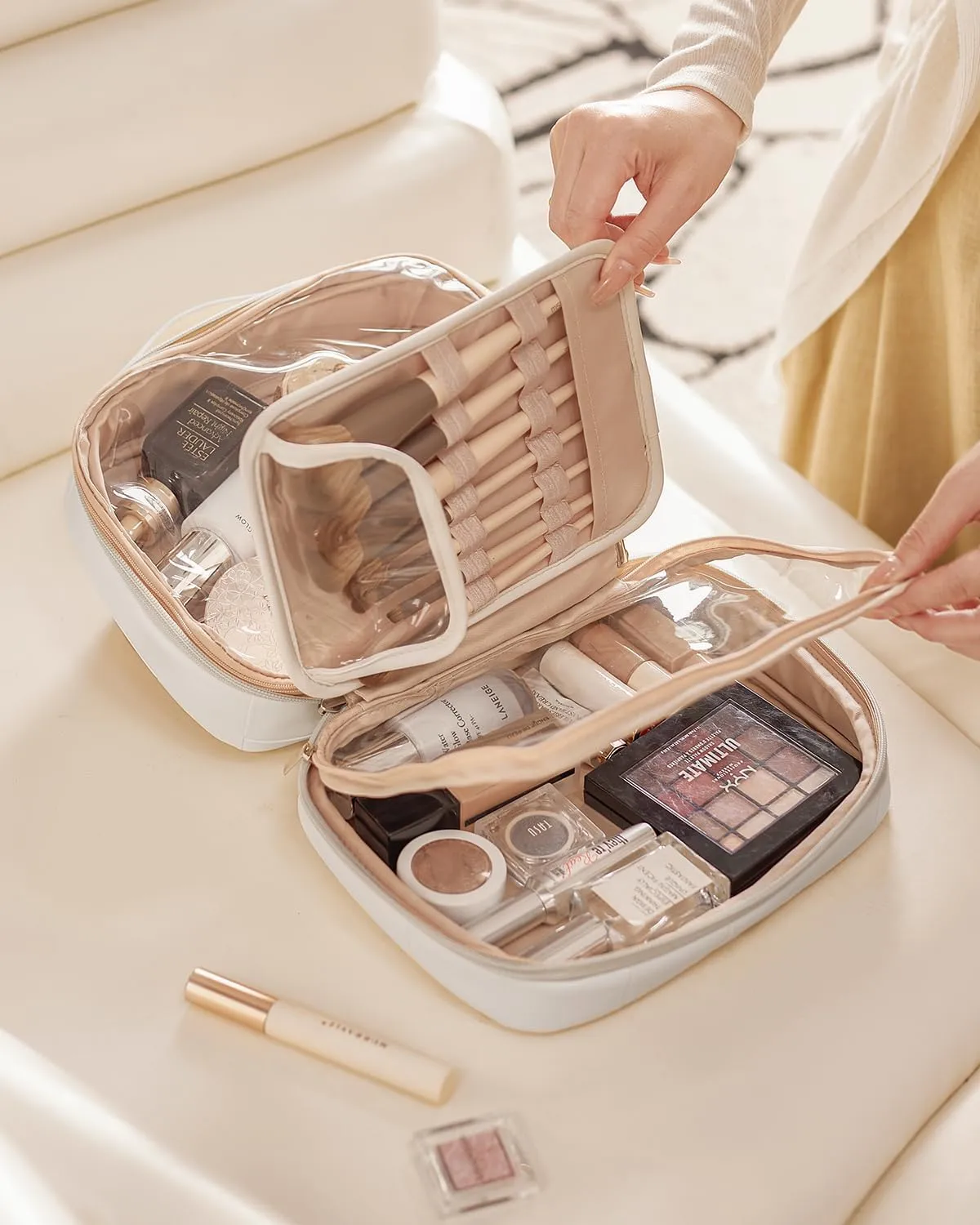 EACHY Travel Makeup Bag,Large Capacity Cosmetic Bags for Women,Waterproof Portable Pouch Open Flat Toiletry Bag Make up Organizer with Divider and Handle
