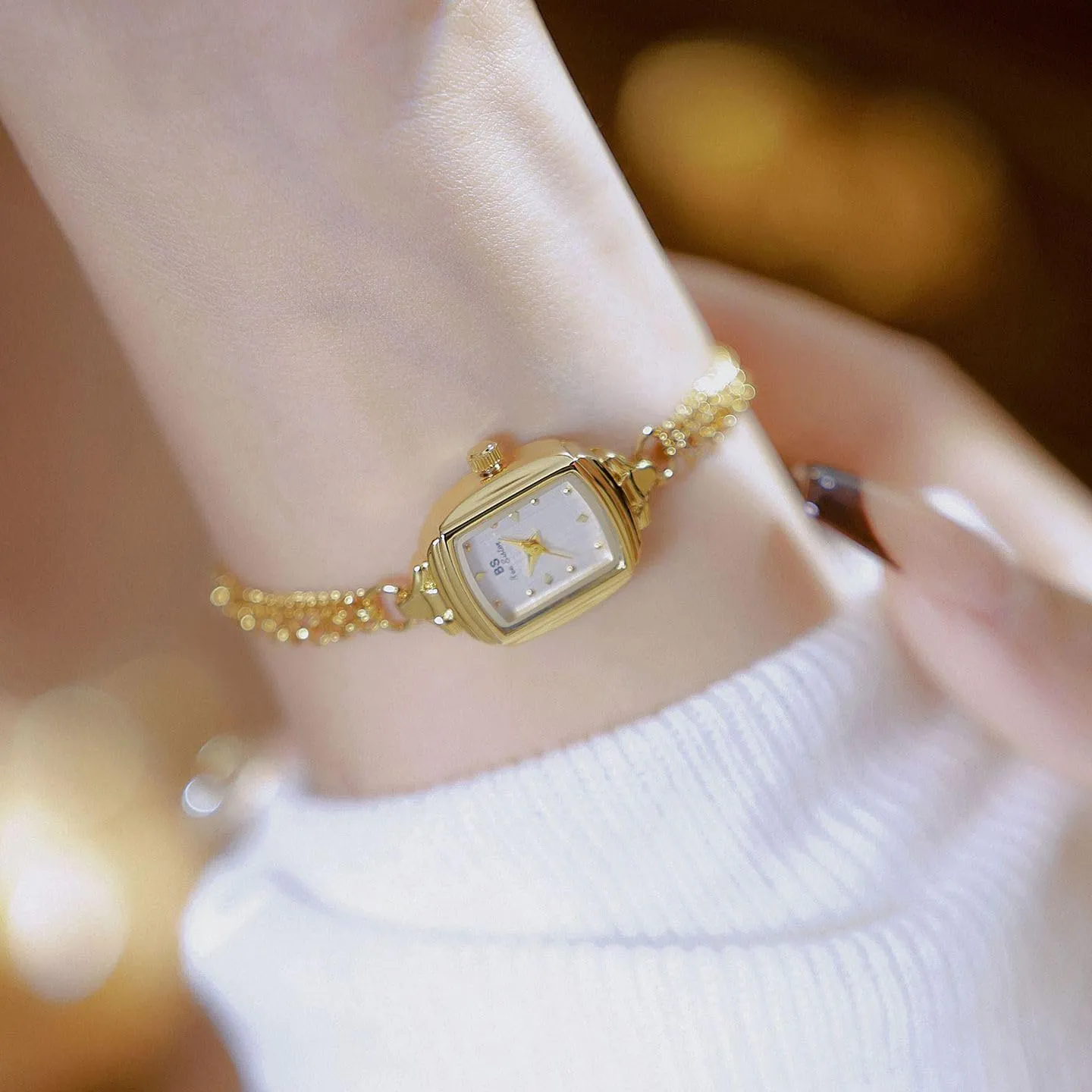 FANMIS Women Classic Vintage Bangle-Style Watch Dainty Small Dial Watch Luxury Dress Gold Bracelet Watch Ladies Minimalist Design Square Wrist Watches