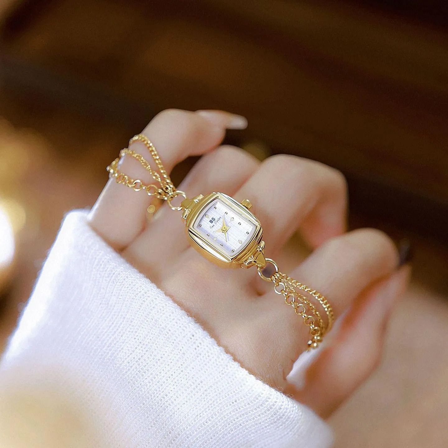 FANMIS Women Classic Vintage Bangle-Style Watch Dainty Small Dial Watch Luxury Dress Gold Bracelet Watch Ladies Minimalist Design Square Wrist Watches