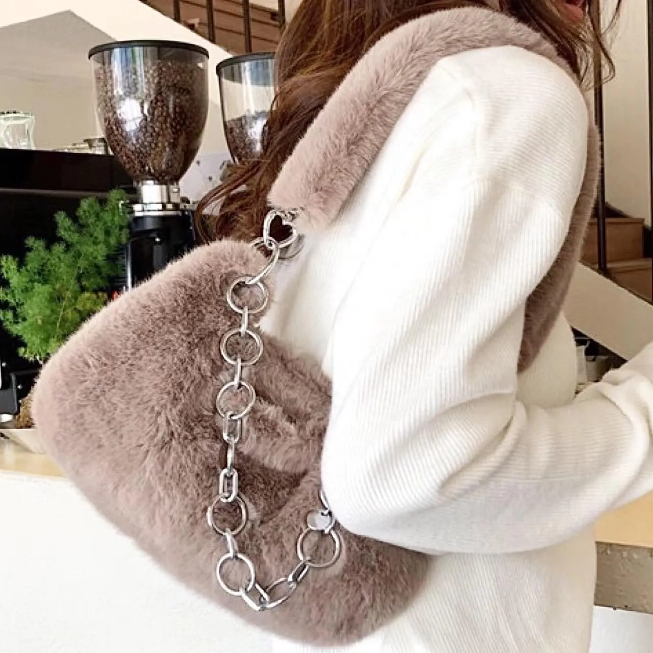 Fluffy Underarm Bag Soft Cloud Bag Cute Furry Purse Handbags with Chain Fluffy Fuzzy Shoulder Bag for Women Girls