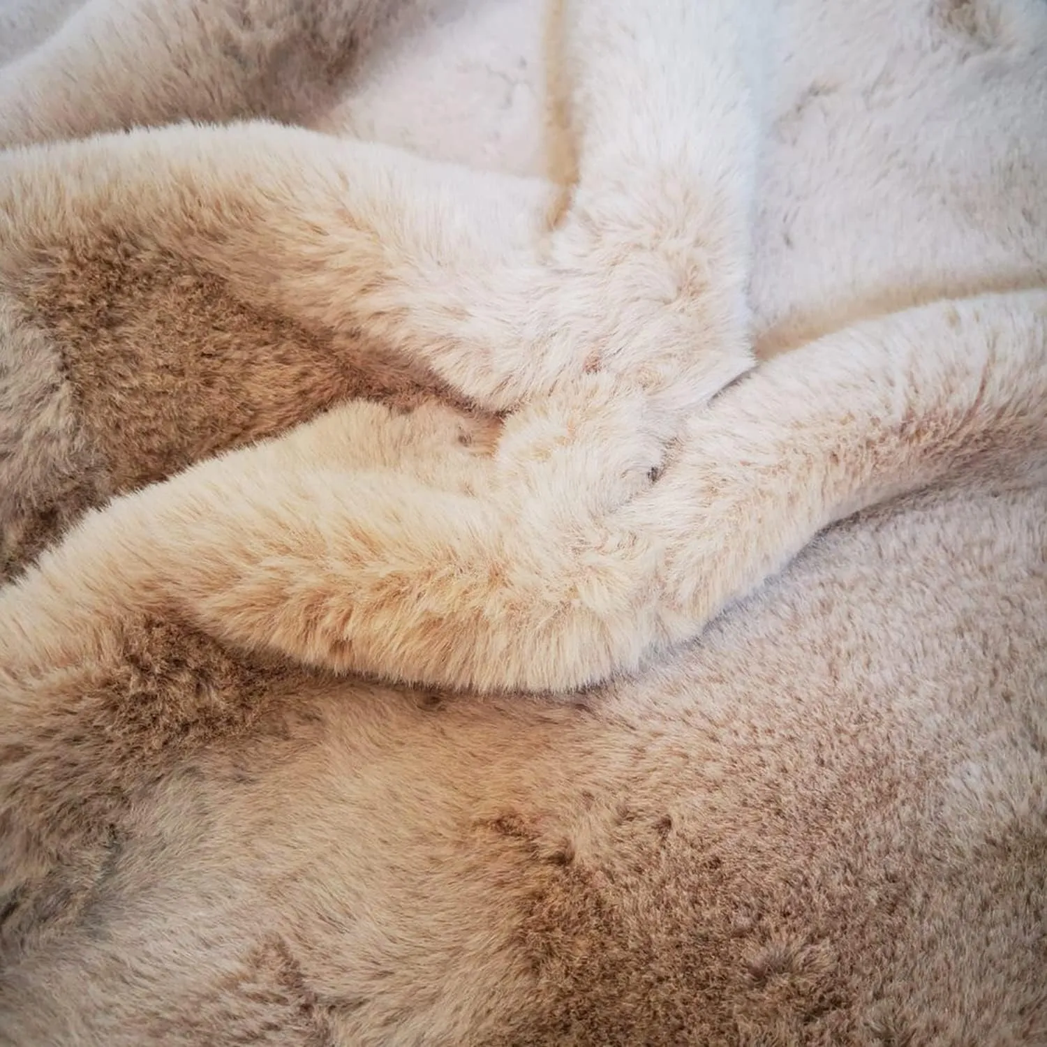 Ghouse Faux Rabbit Fur Round Rug 3ft Light Brown Beige Round Rugs for Bedroom Decor Fluffy Area Rugs for Living Room, no-Shedding Carpet Sheepskin Washable Rug Rome Decor