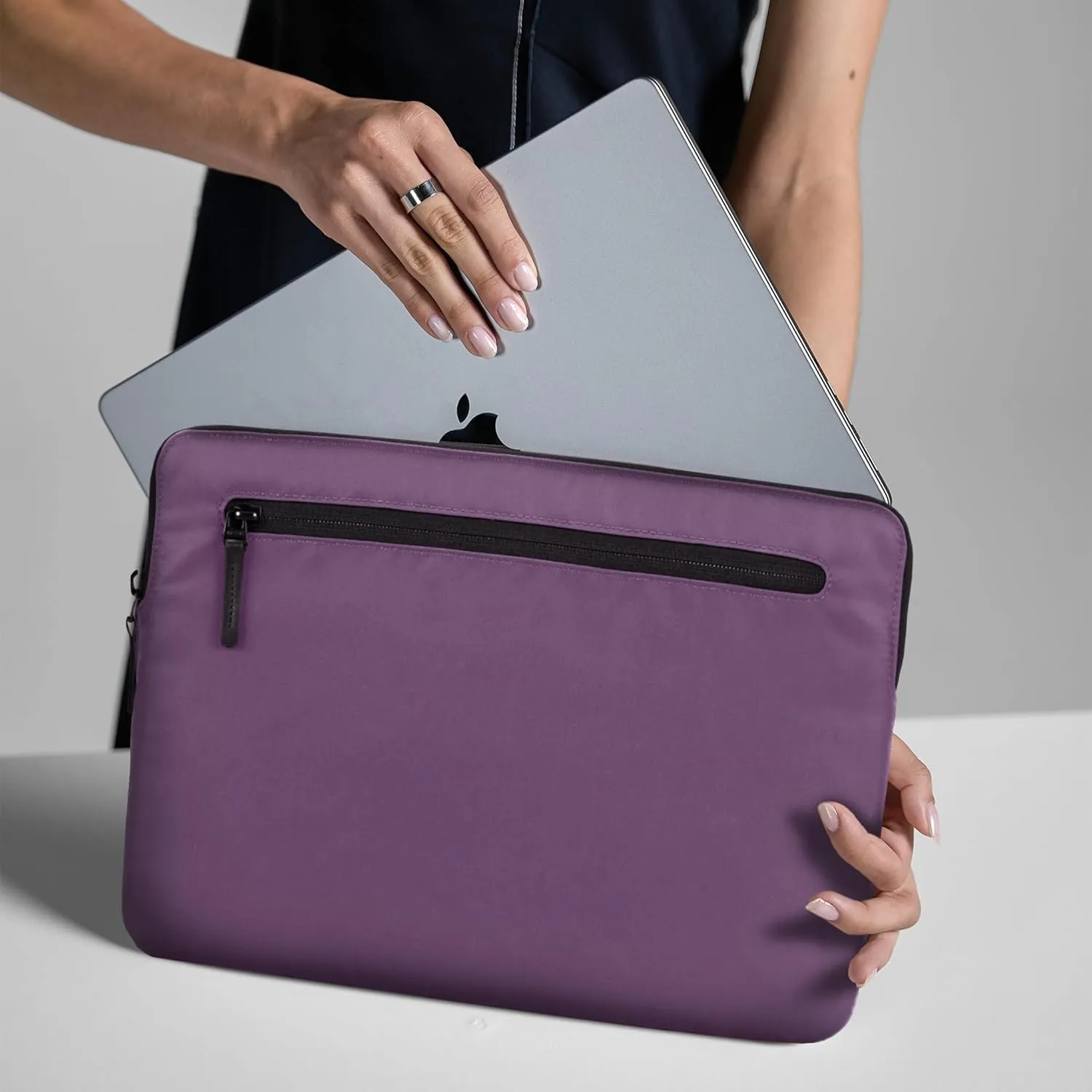 Incase Compact Laptop Sleeve with Flight Nylon - 14-inch MacBook/Laptop & iPad/Tablet Sleeve - Faux Fur Lining, Lightweight, Durable, Weather Resistant, Slip Pocket for Accessories - Nordic Mauve