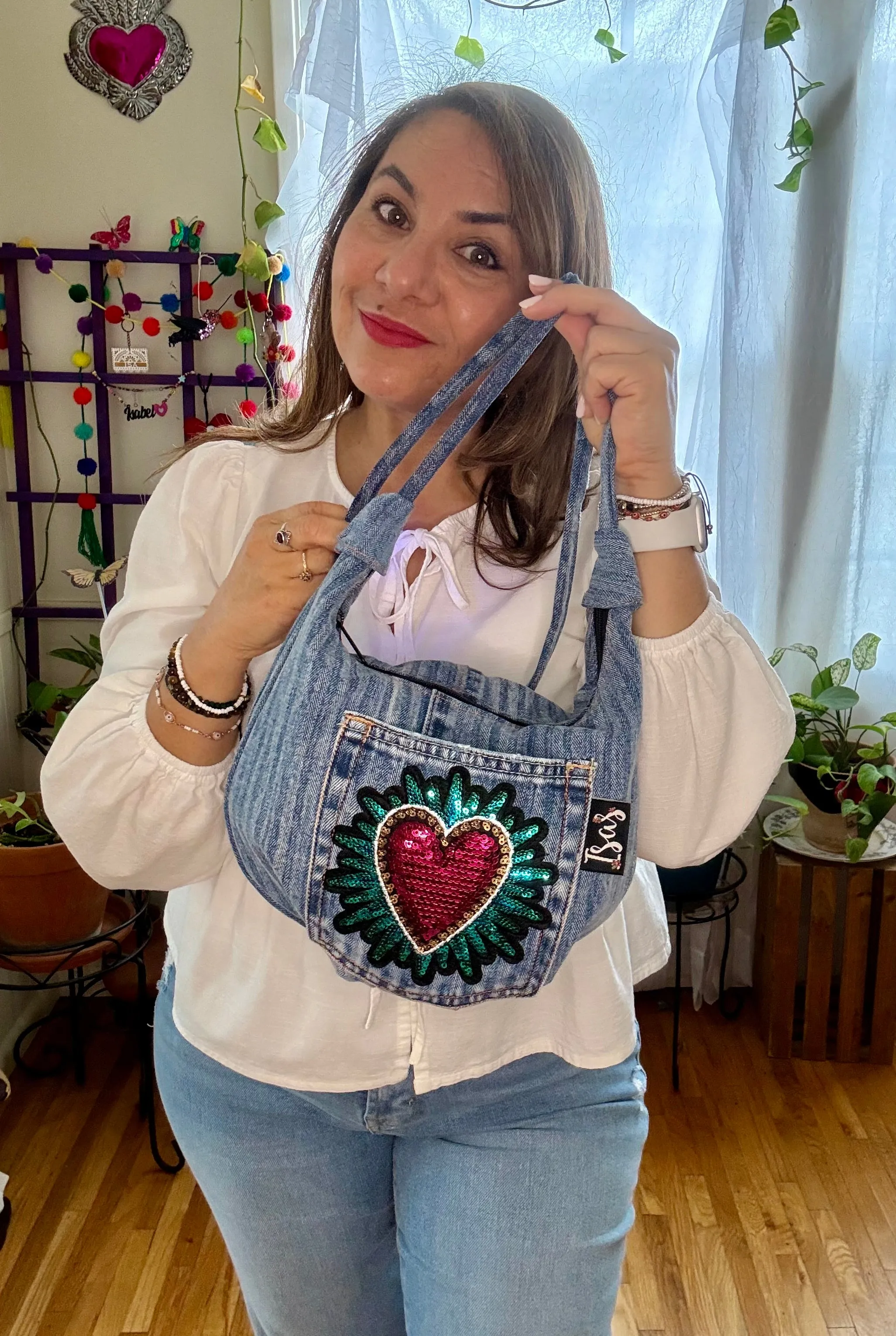 La Denim Bolsita/ Denim Crossbody bag w/Heart appliqué