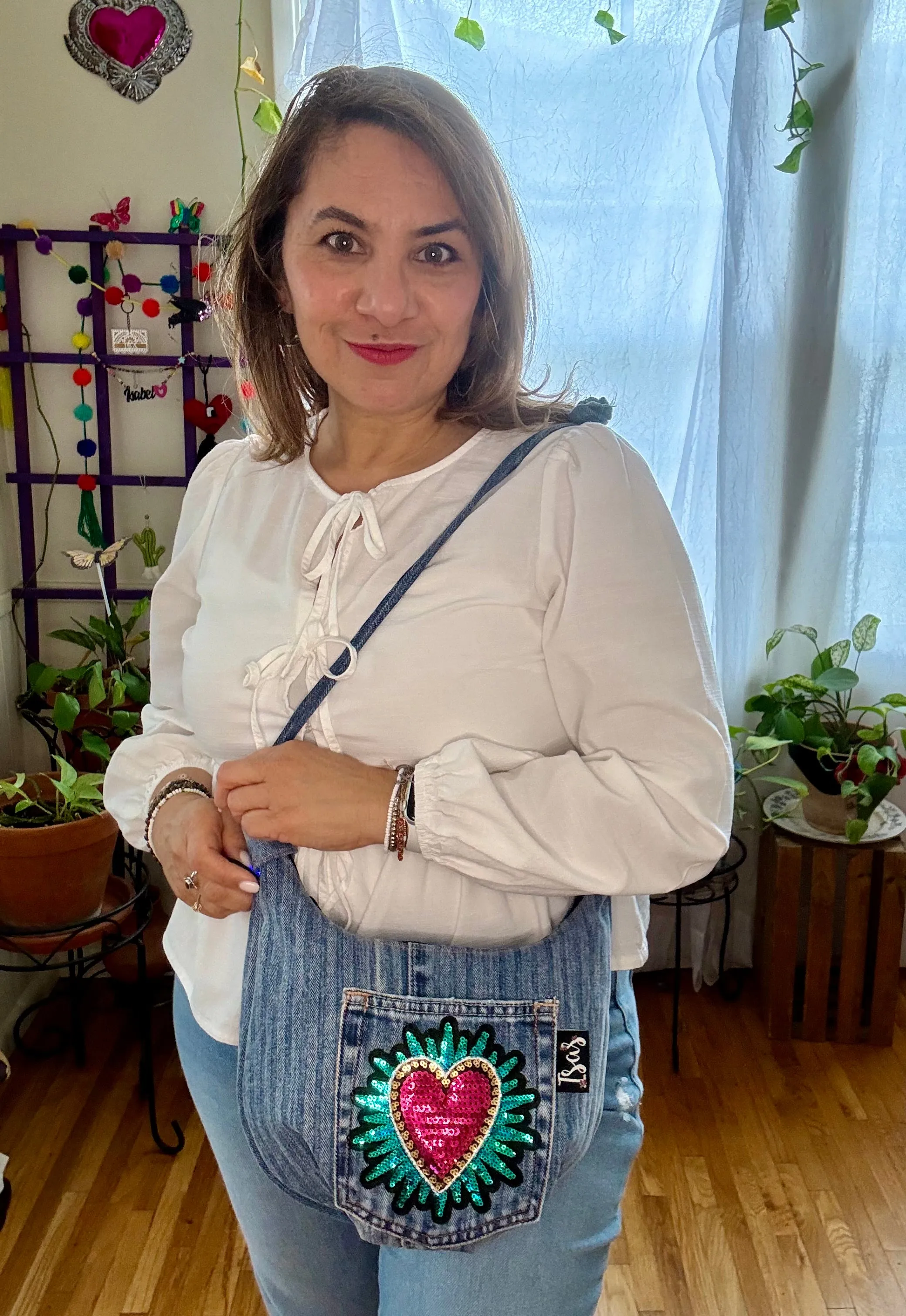 La Denim Bolsita/ Denim Crossbody bag w/Heart appliqué