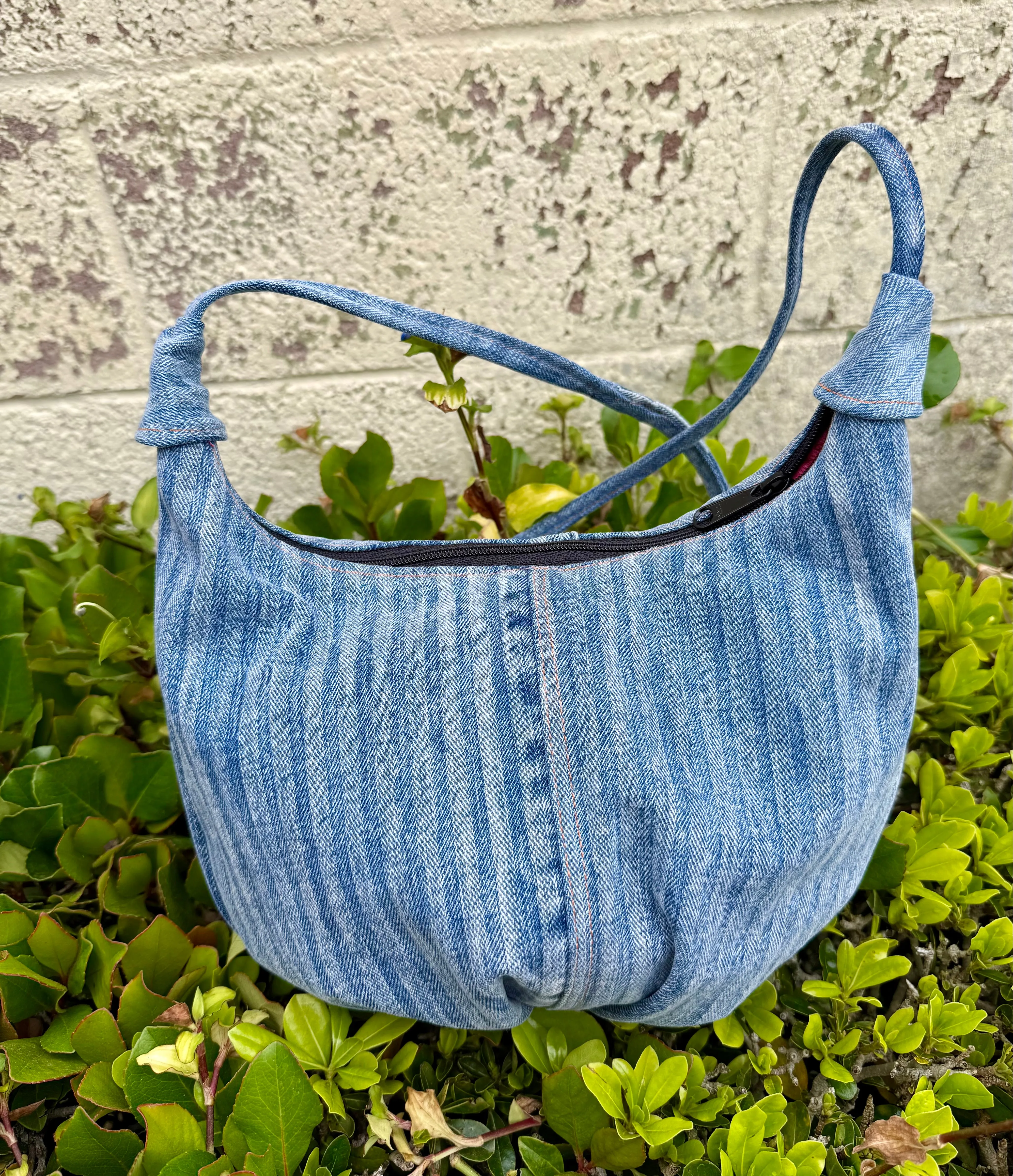 La Denim Bolsita/ Denim Crossbody bag w/Heart appliqué