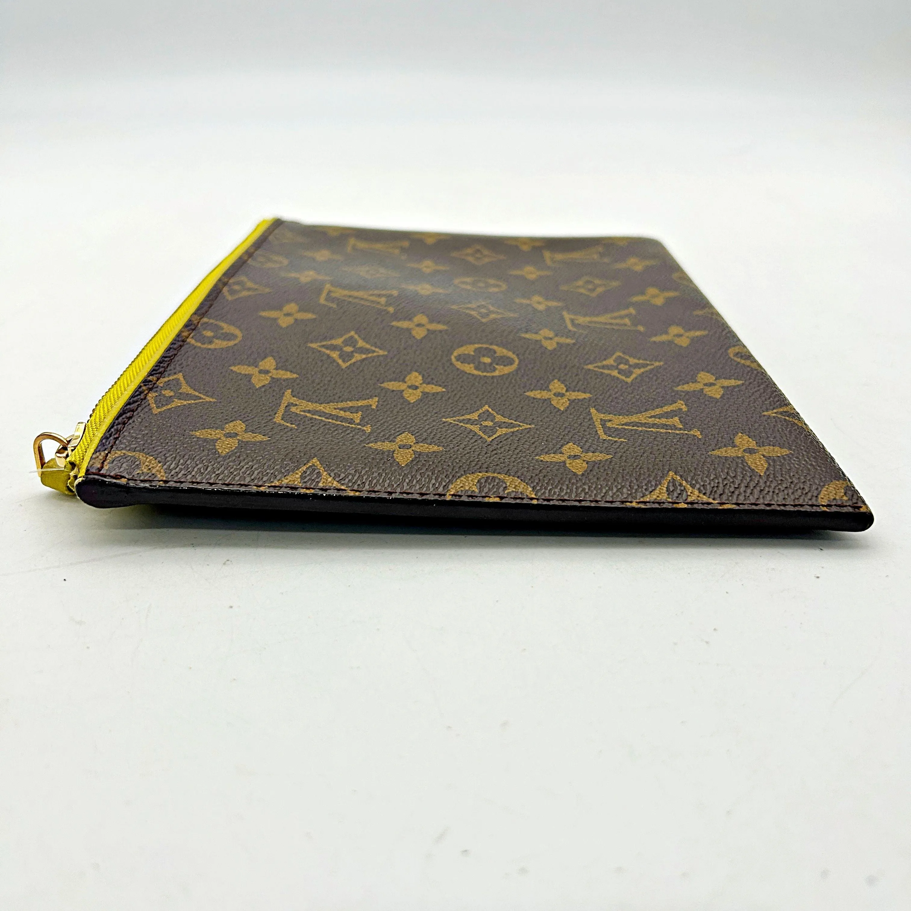 LOUIS VUITTON Monogram Pallas Pochette Pistache lv5543cf
