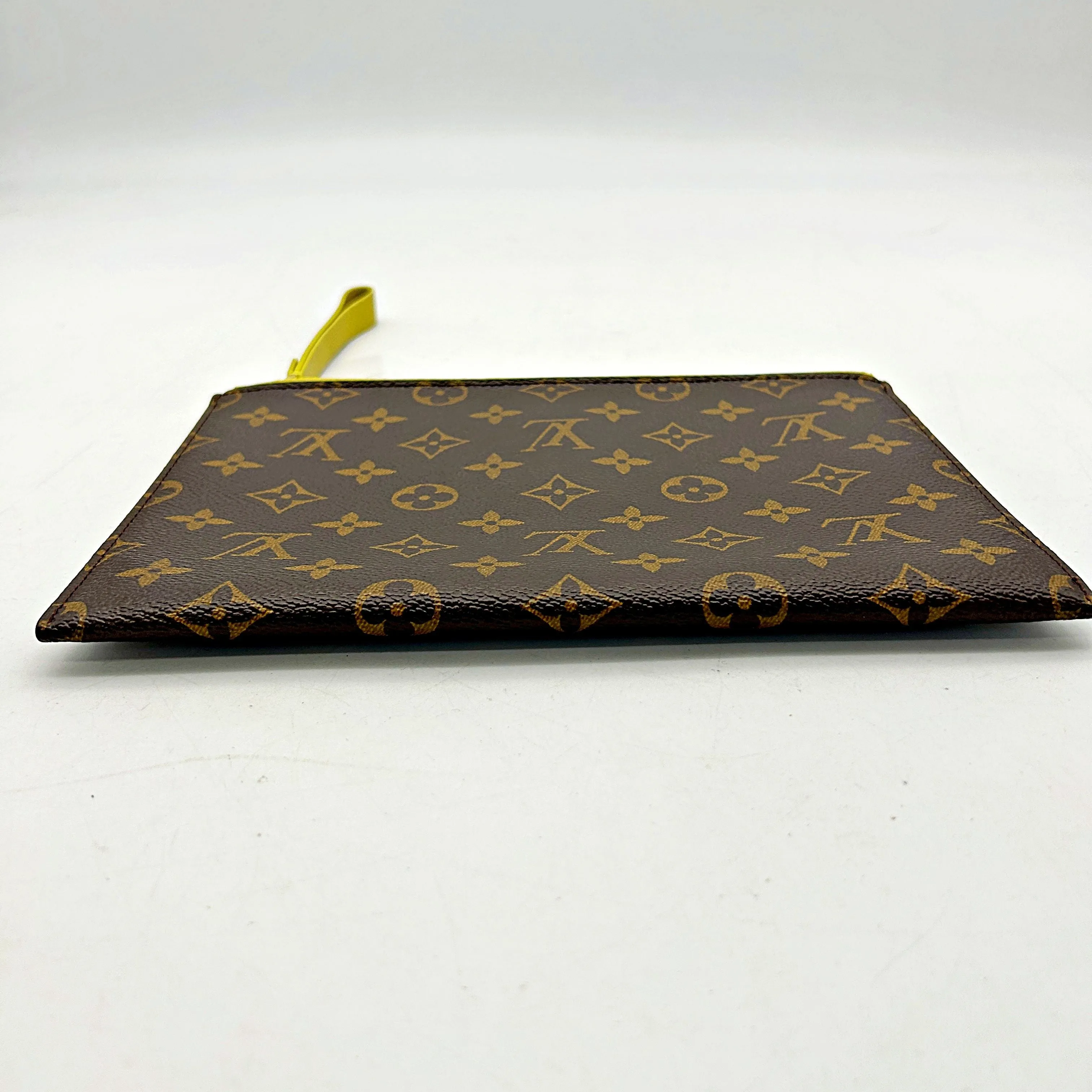 LOUIS VUITTON Monogram Pallas Pochette Pistache lv5543cf