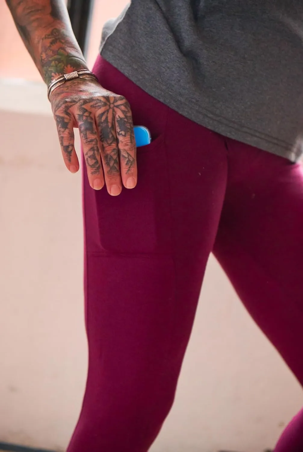 No Nonsense Women's Classic Denim Capri Leggings with Pockets, Comfortable Stretch Pull on Pants