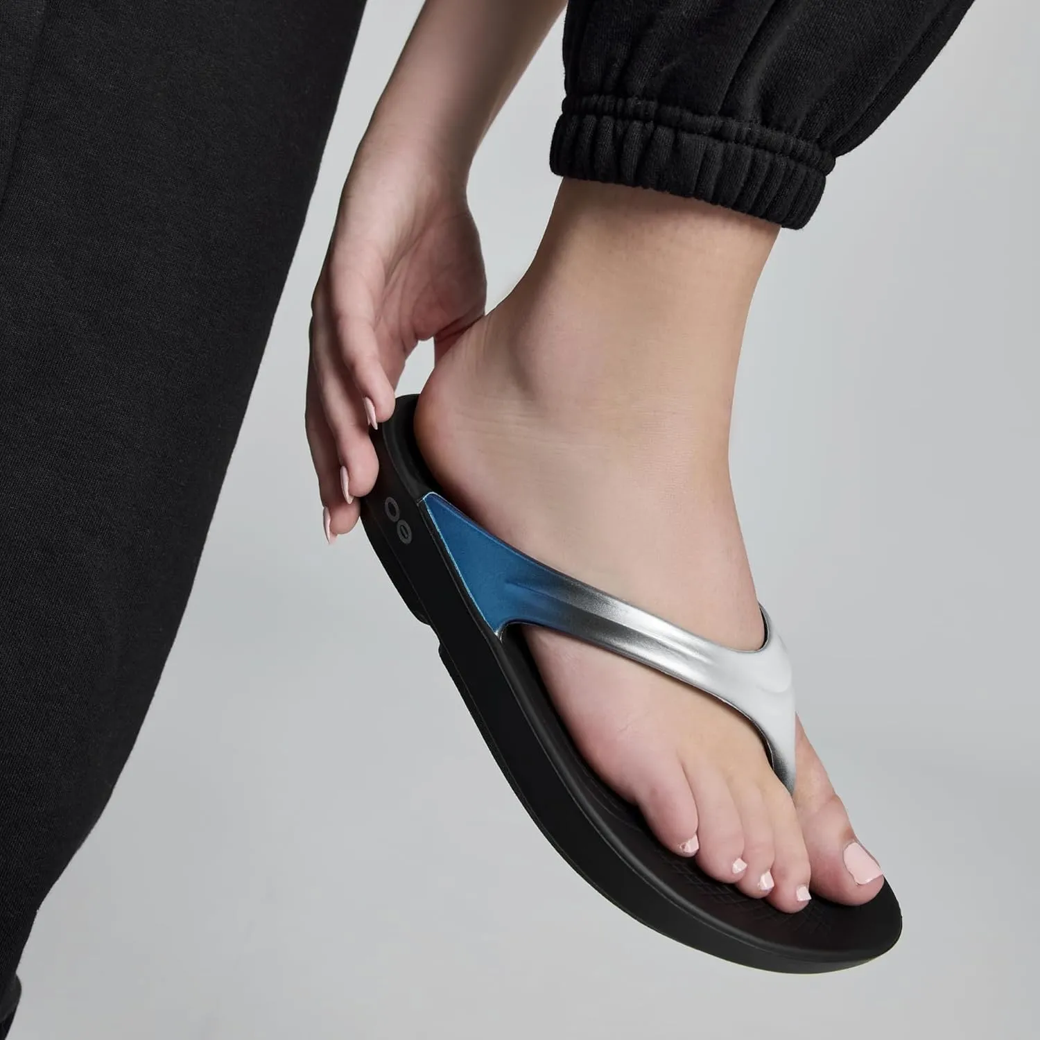 OOFOS Women's Traditional Flip-Flop
