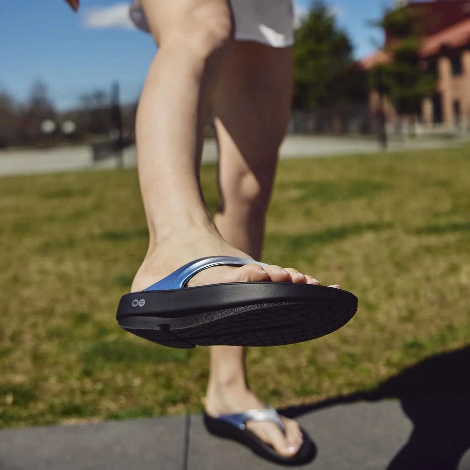 OOFOS Women's Traditional Flip-Flop