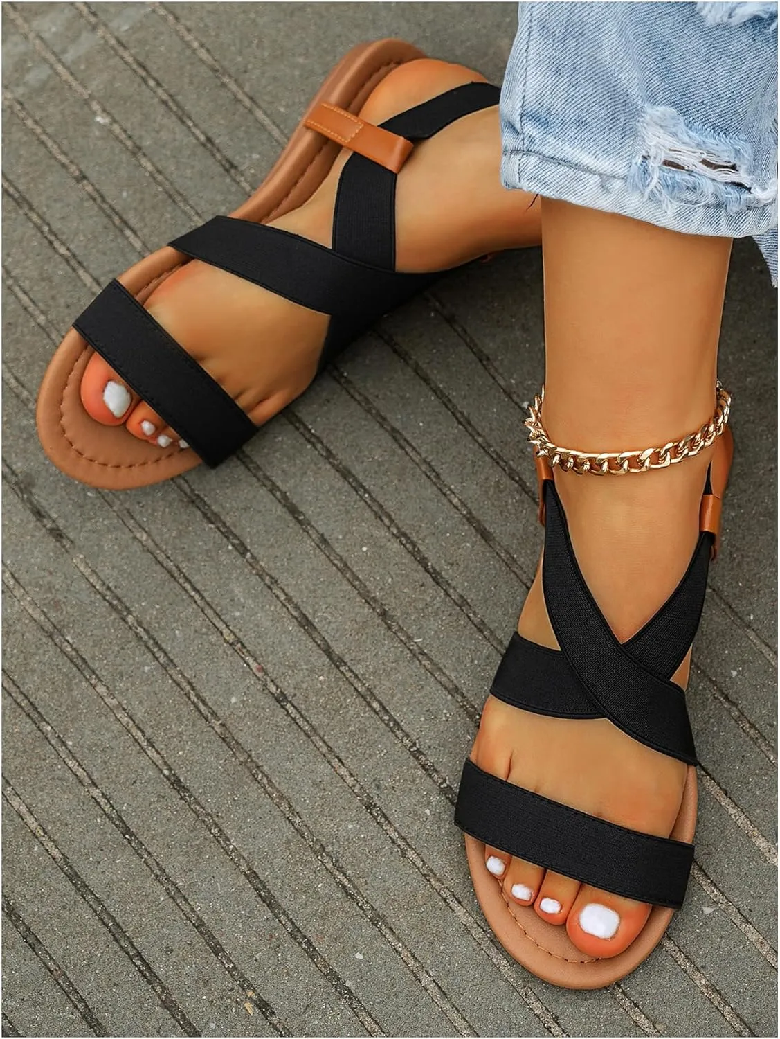 OYOANGLE Women's Criss Cross Flat Sandals with Back Strap Open Toe Holiday Casual Sandal