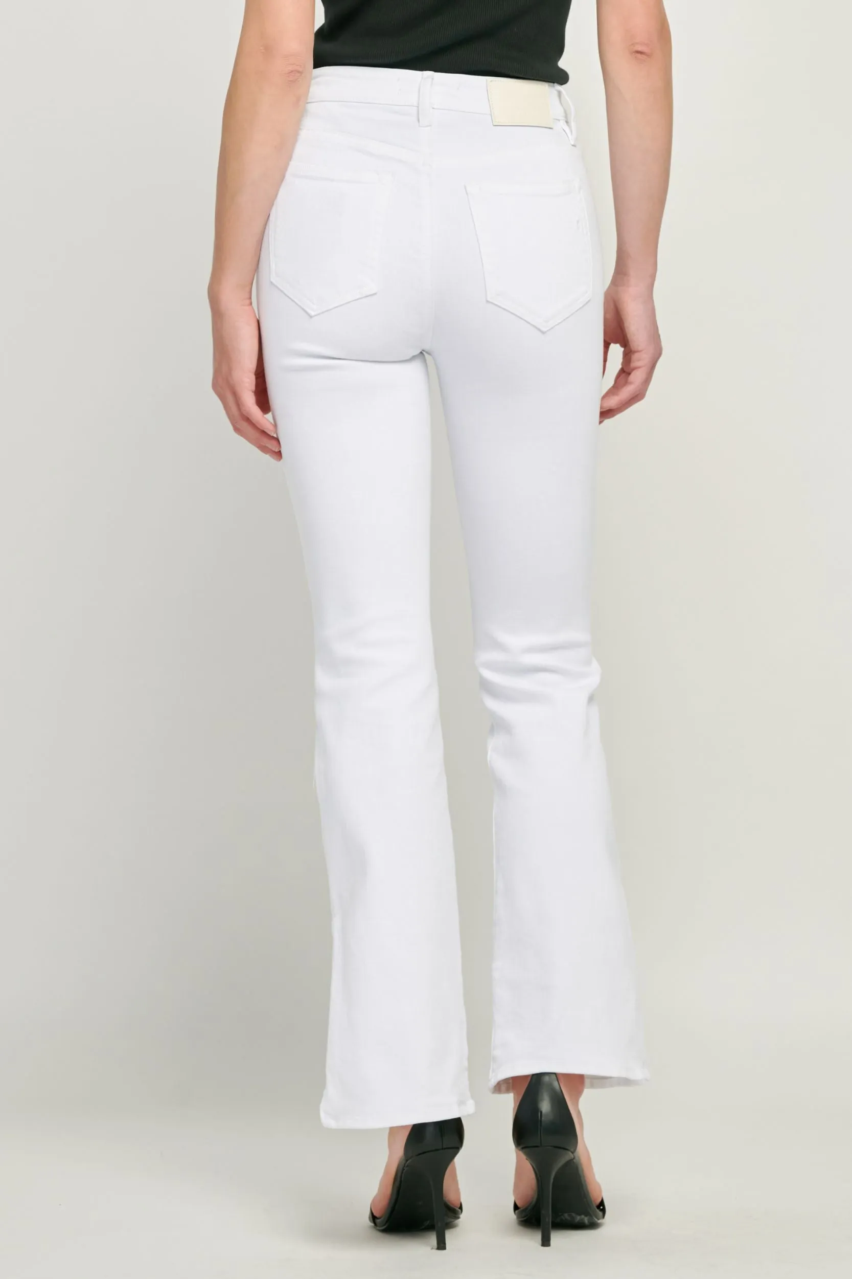 [Ryan] White Clean Bootcut with Slit