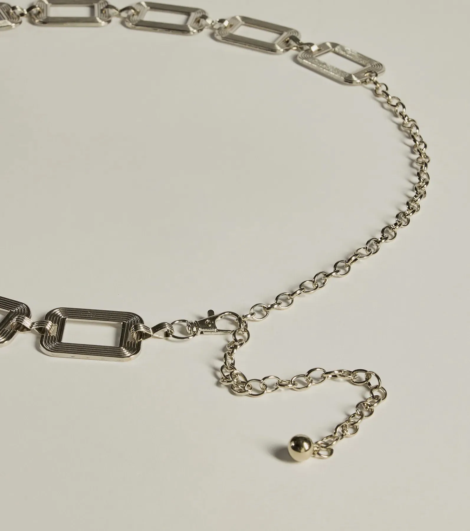 Sleek Trendsetter Textured Chain Belt