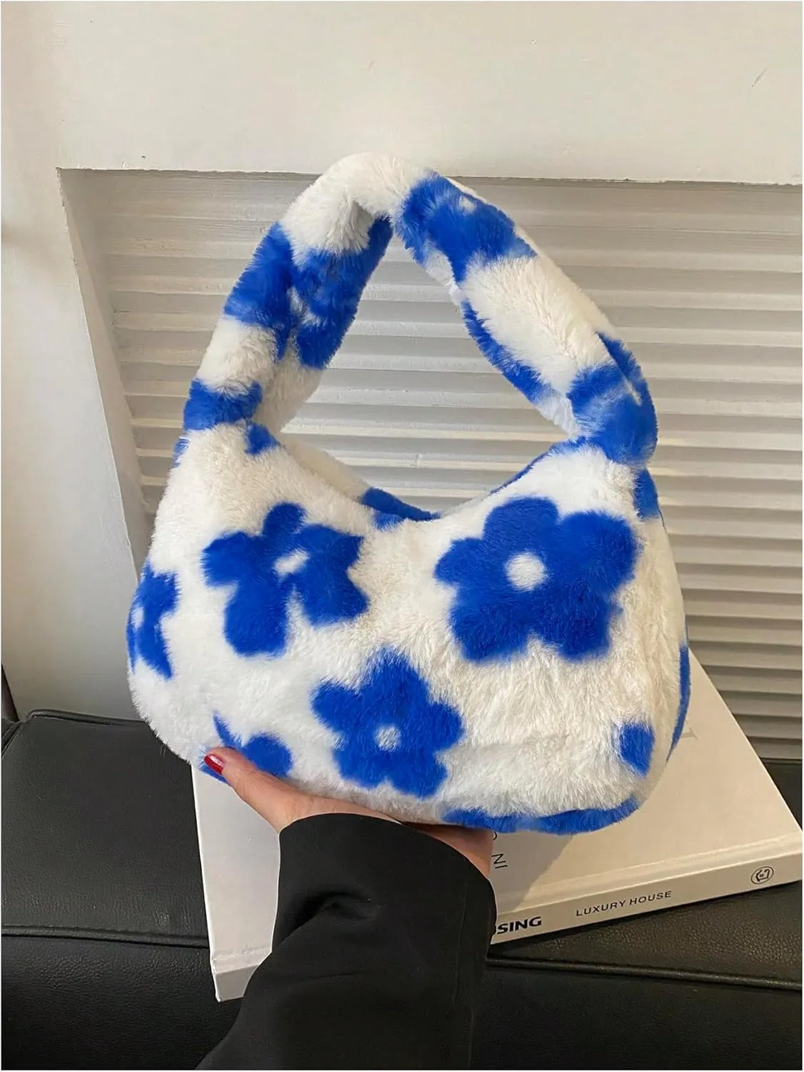 Verdusa Women's Plush Leopard Underarm Shoulder Bags Faux Fur Fuzzy Top Handle Bag