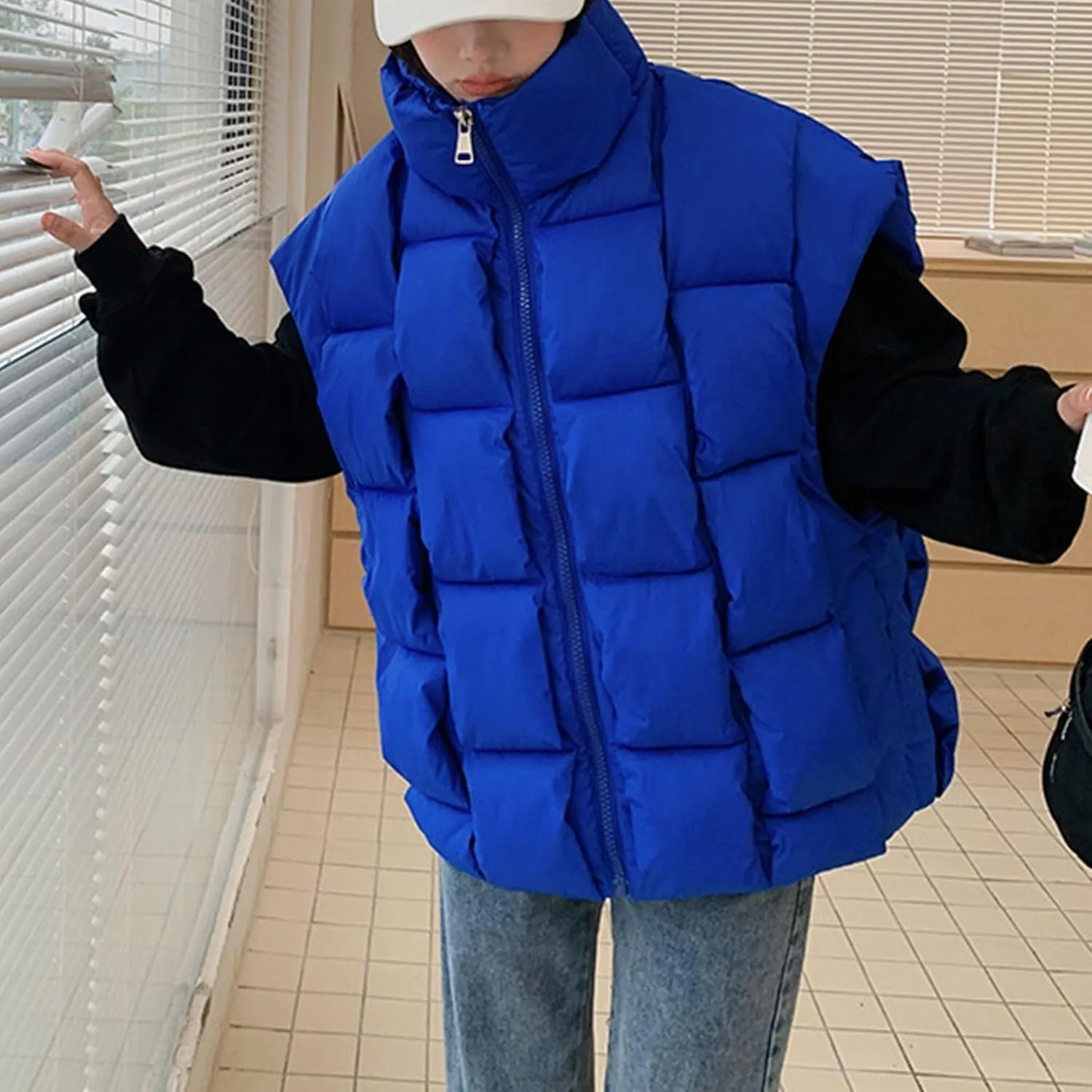 Women Winter Oversized Puffer Vest Sleeveless Jacket Zip Up Lightweight Stand Collar Insulated Padded Puffy Jackets Coat