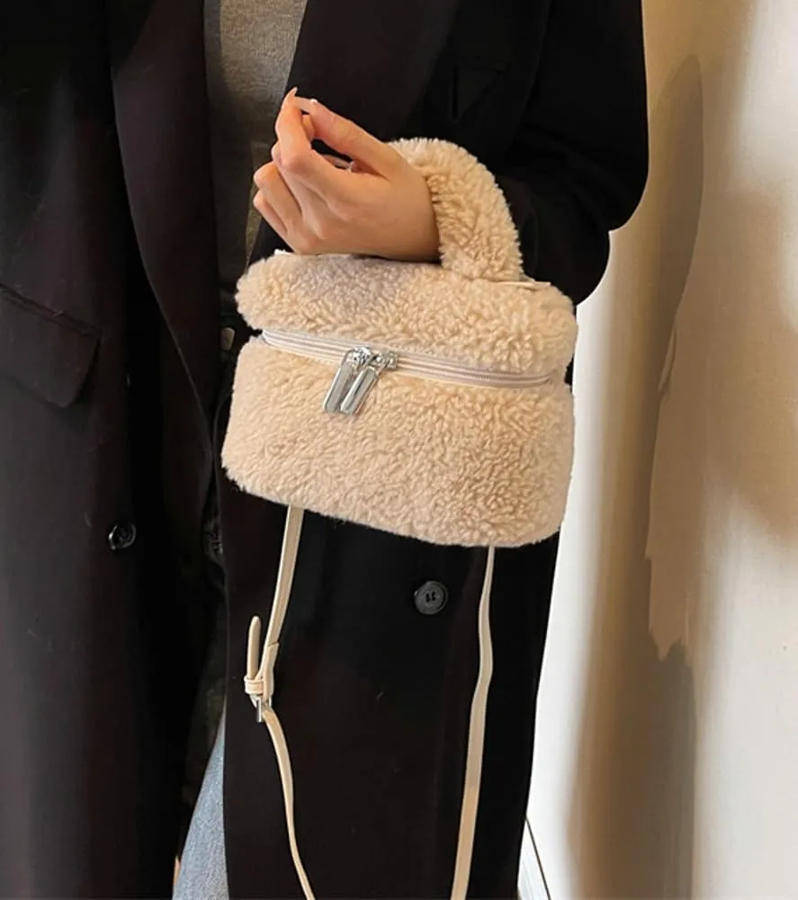 Women's Soft Faux Fur Crossbody Bag Fluffy Top Handle Shoulder Bag Fall Winter Handbag Small Plush Furry Bucket Purse